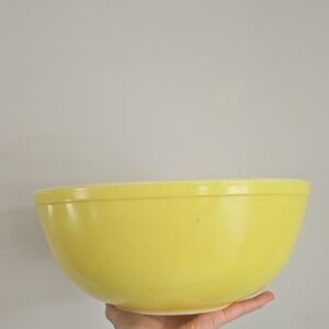 Vintage PYREX Yellow Mixing Bowl #404